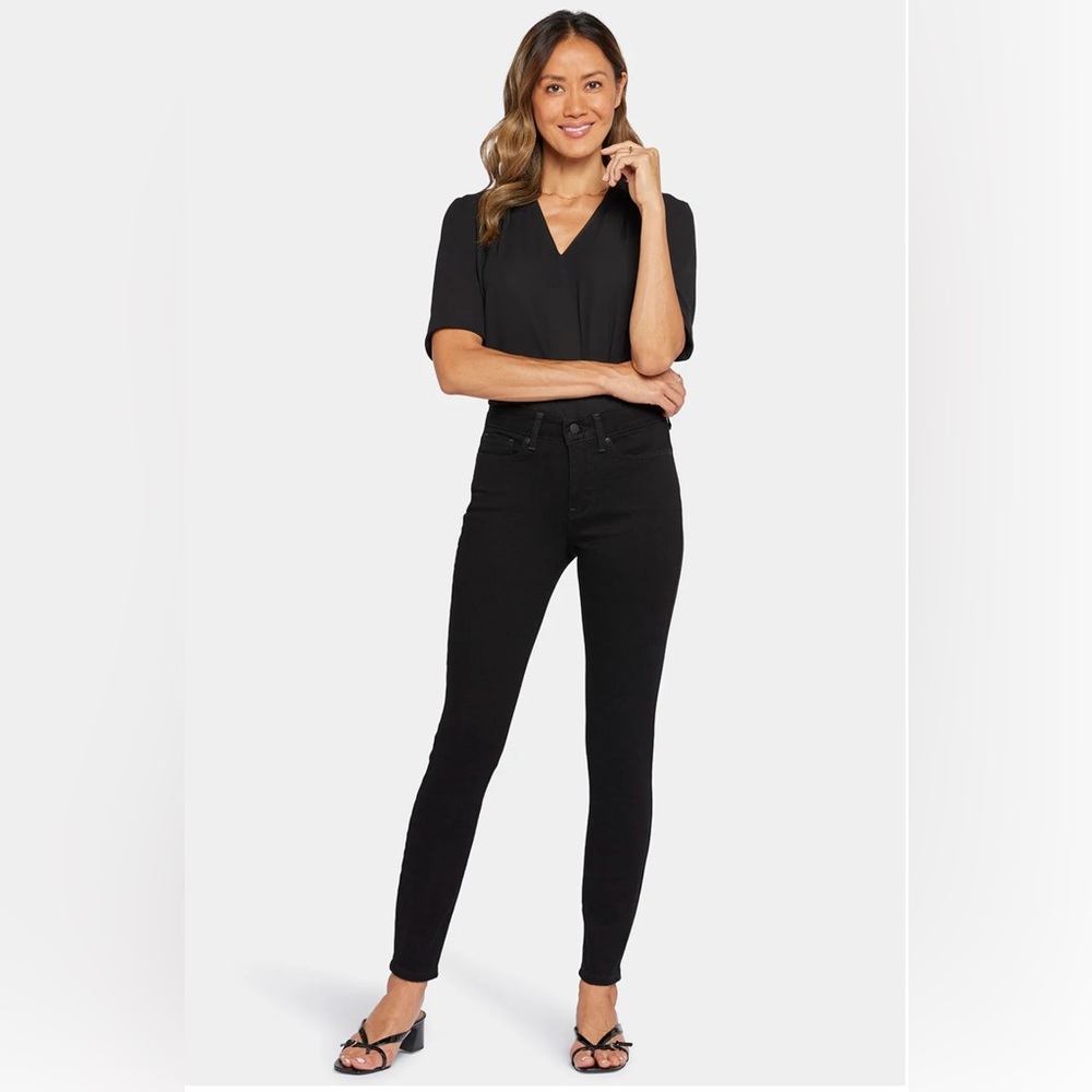 🛍️NWT NYDJ Ami Skinny Black Skinny Jeans
